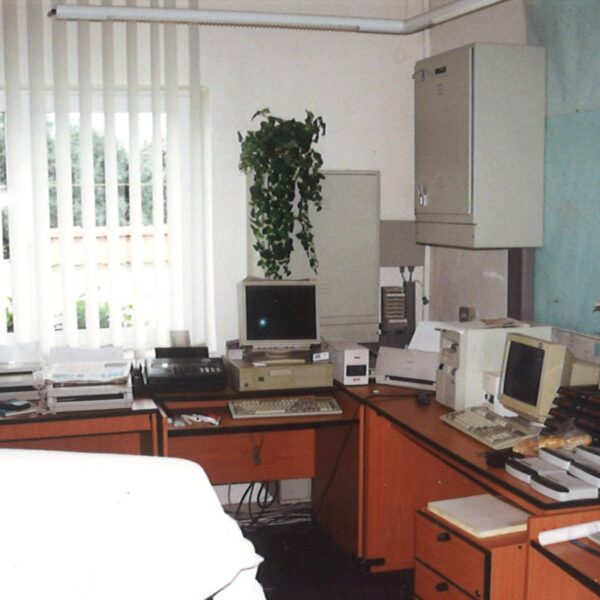 Dispečing v našom domčeku v Plotiskách (cca 1998)